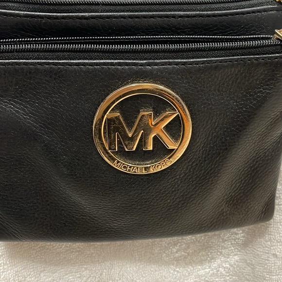 Black leather Michael Kors crossbody purse - Picture 3 of 5